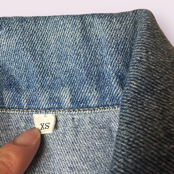 Kids Rainforest Cafe Las Vegas Denim Jacket Animal Embroidery On Back Size XS - Picture 9 of 9